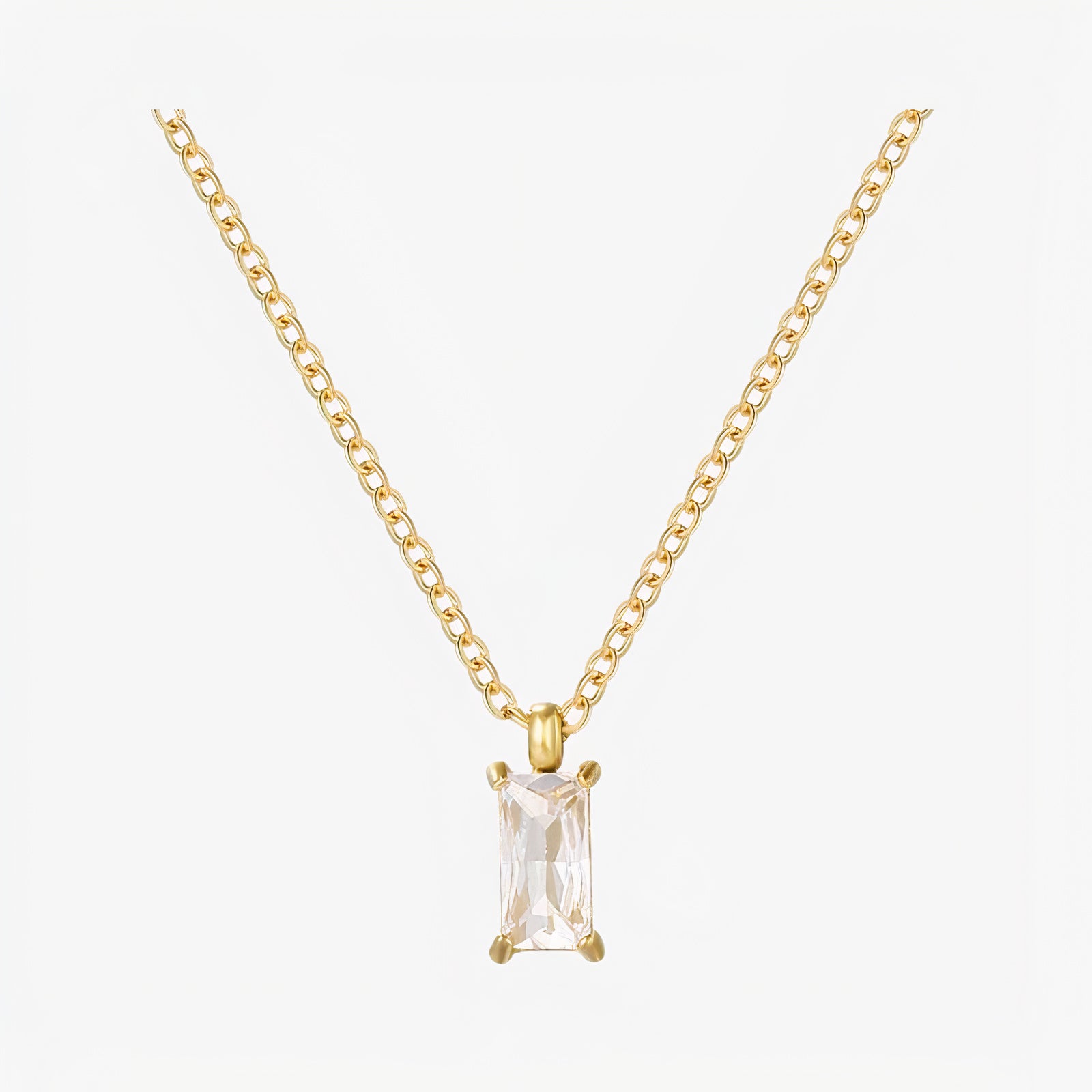 Collier doré avec diamant